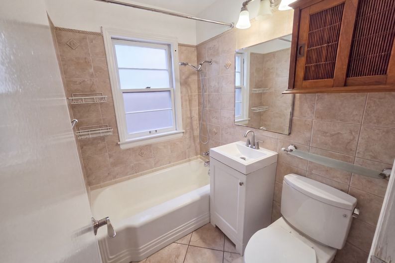 Photo 11 of 20 of 2339 Northgate Ave, Riverside, IL