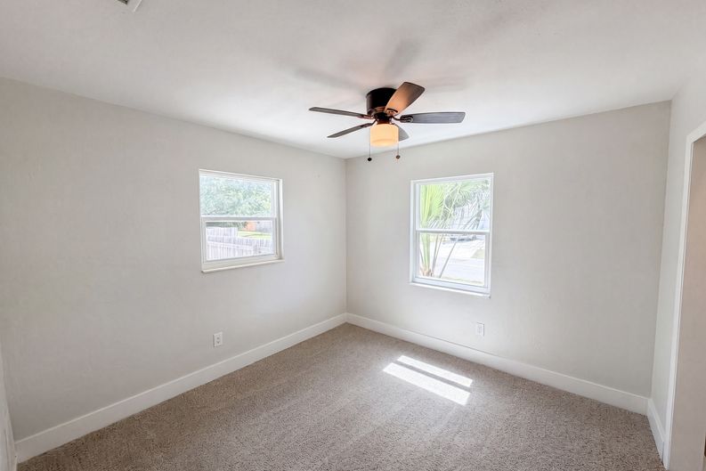 Photo 11 of 21 of 2596 38th Ave N, Saint Petersburg, FL