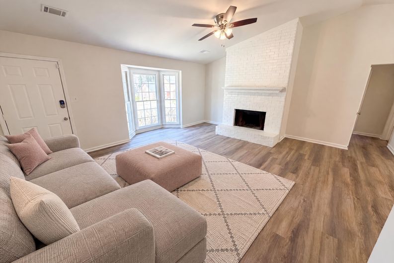Photo 3 of 18 of 5003 Henson Dr SW, Mableton, GA