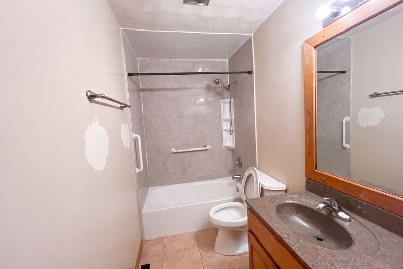 Photo 11 of 16 of 912 Hollycrest Dr, Champaign, IL