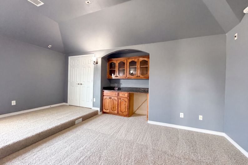Photo 9 of 29 of 409 Lone Oak Ct, Kennedale, TX