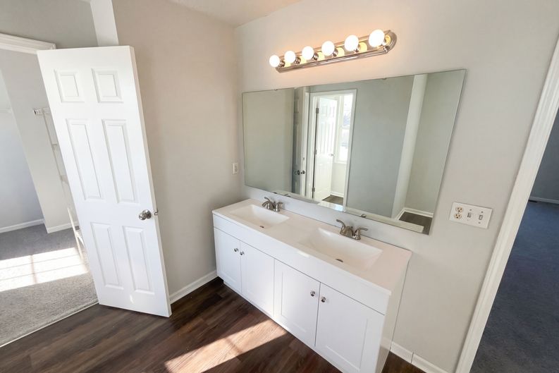 Photo 19 of 31 of 10142 Sandcherry Ln, Indianapolis, IN