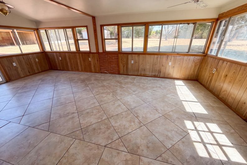 Photo 8 of 20 of 5320 Beverly Dr, Guthrie, OK