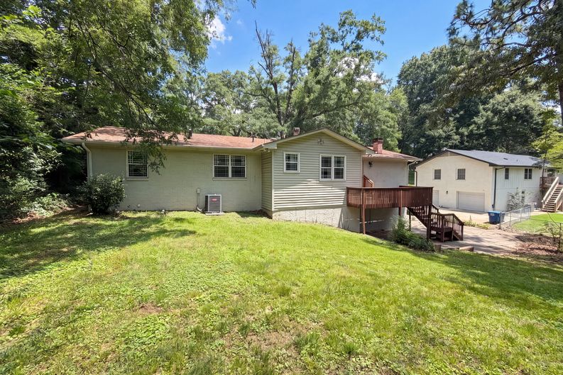 Photo 5 of 23 of 1909 Wisterwood Dr, Hoover, AL