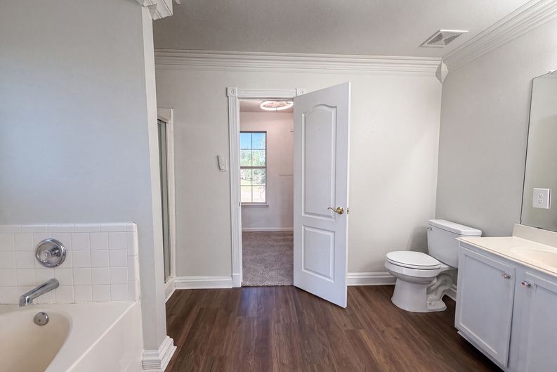 Photo 13 of 21 of 3940 Victory Ct, Midlothian, TX