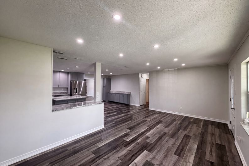 Photo 7 of 18 of 1823 Lori Ln W, Lakeland, FL
