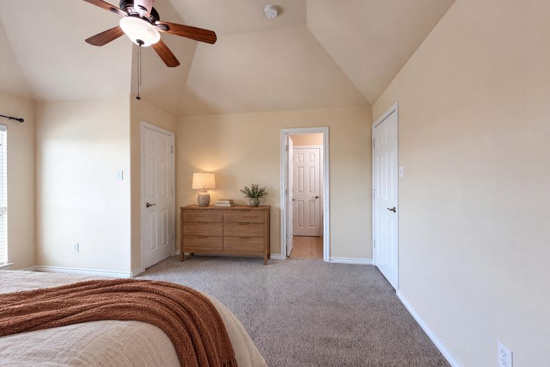 Photo 19 of 29 of 409 Lone Oak Ct, Kennedale, TX