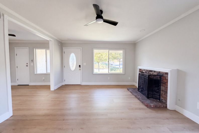 Photo 3 of 25 of 14602 Rosecourt Dr, Canyon Country, CA