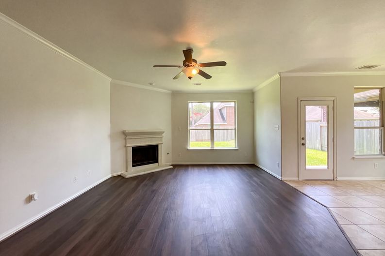 Photo 3 of 22 of 17118 Jetton Park Ln, Humble, TX