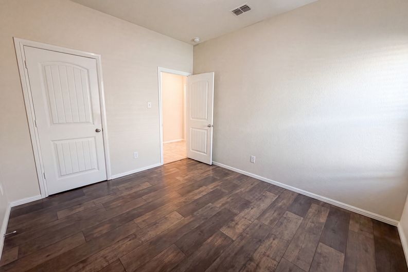 Photo 4 of 20 of 6337 Pontoon St, Fort Worth, TX