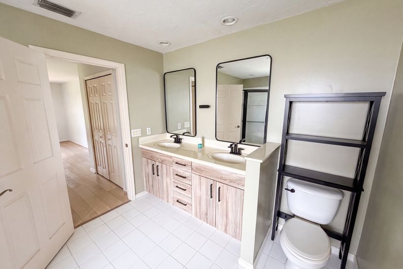 Photo 14 of 29 of 400 46th Ct, Vero Beach, FL