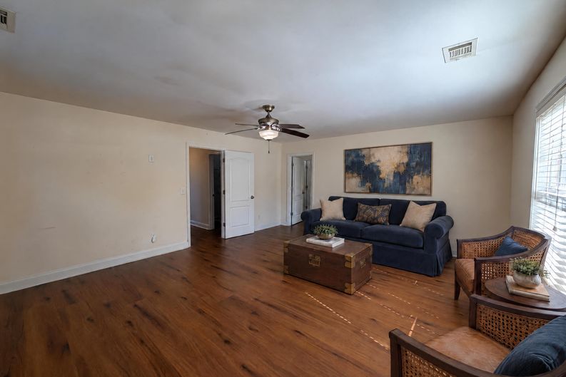 Photo 13 of 32 of 4468 Karron Dr, Powder Springs, GA