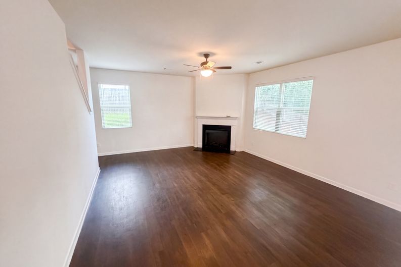 Photo 6 of 22 of 611 Dodson Lake Ct, Fairburn, GA