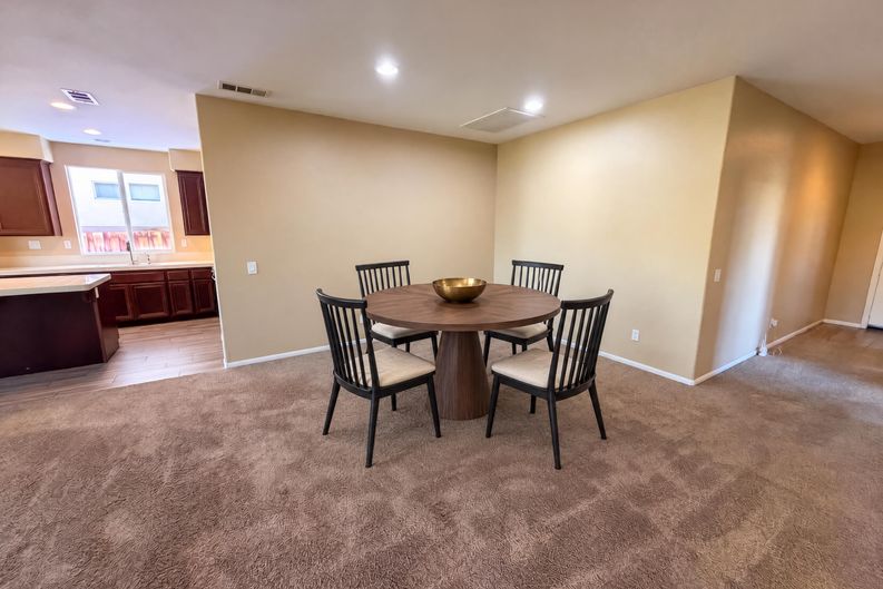 Photo 6 of 24 of 3136 Hibiscus Pt, Hemet, CA
