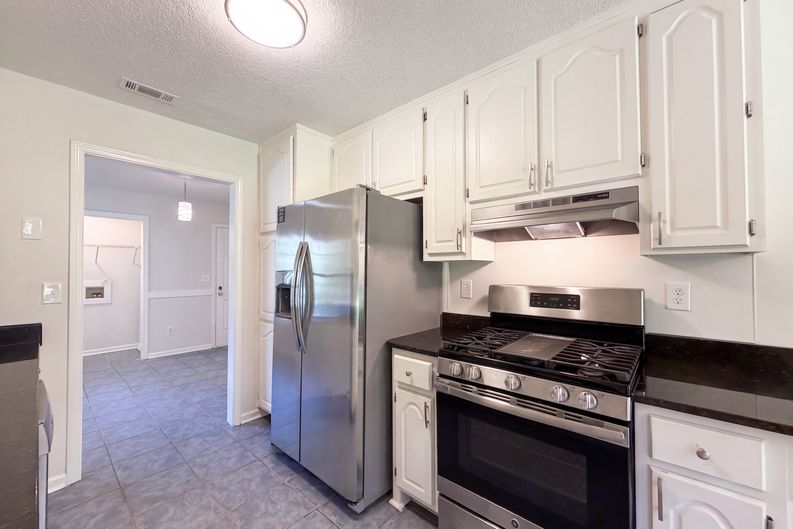 Photo 14 of 26 of 105 Nanci Ct, Stockbridge, GA