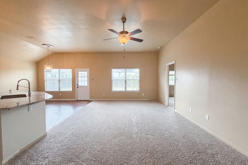 Photo 3 of 16 of 1023 Roanoke Dr, Temple, TX