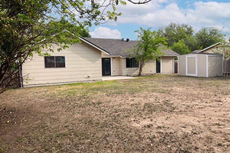 Photo 16 of 19 of 225 La Jolla, Live Oak, TX