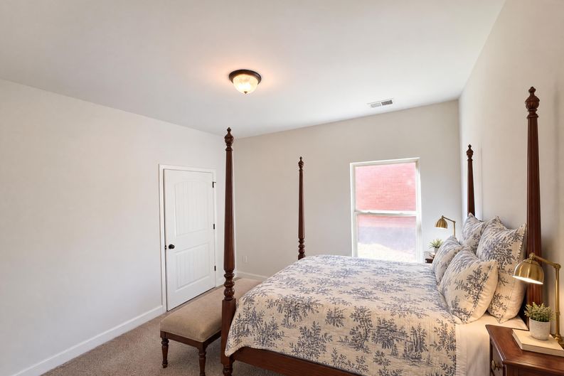 Photo 9 of 26 of 4025 Village Crossing Cir, Ellenwood, GA