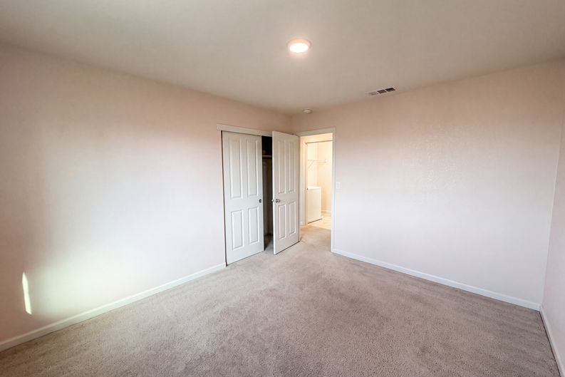 Photo 14 of 27 of 8224 Kossum Way, Elk Grove, CA