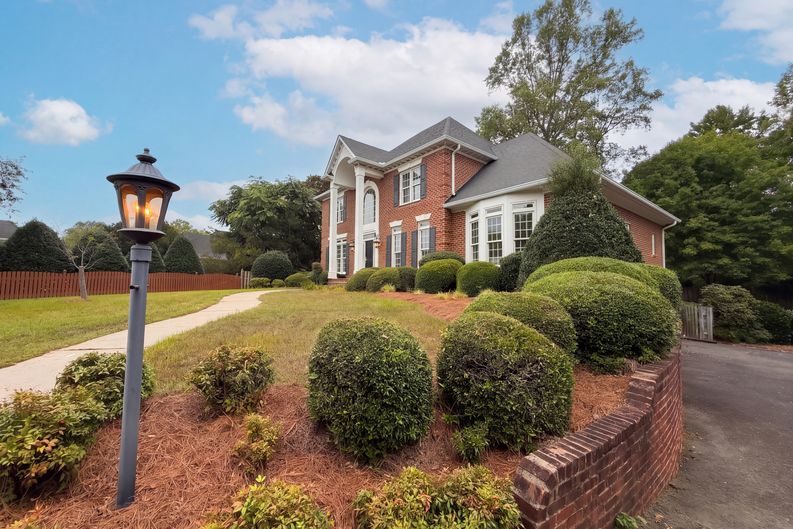 Photo 7 of 45 of 105 Ridgemere Ct, Winston Salem, NC