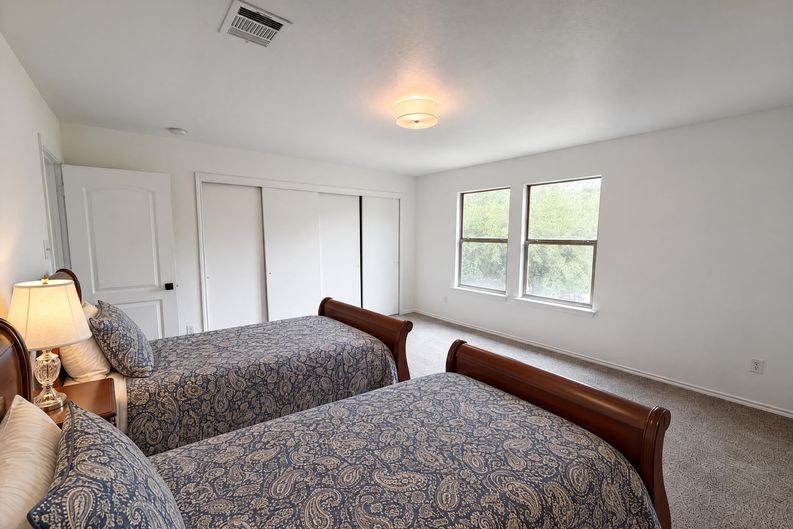 Photo 17 of 20 of 5406 S Hearsey Dr, Austin, TX