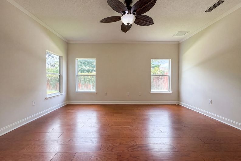 Photo 13 of 32 of 8331 Golden Bamboo Dr, Jacksonville, FL