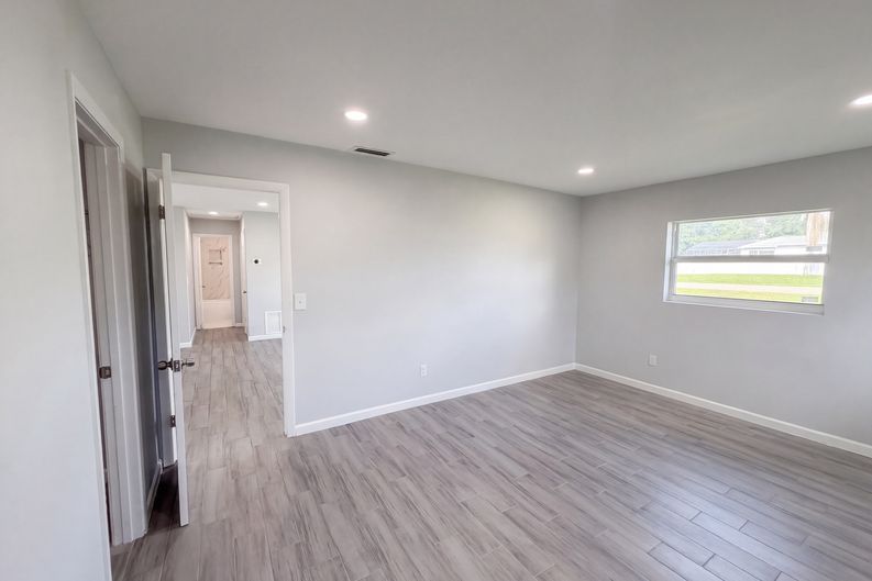 Photo 4 of 19 of 2096 W Atmore Cir, Deltona, FL