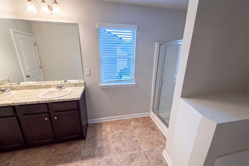 Photo 6 of 23 of 4473 Ravenwood Dr, Union City, GA