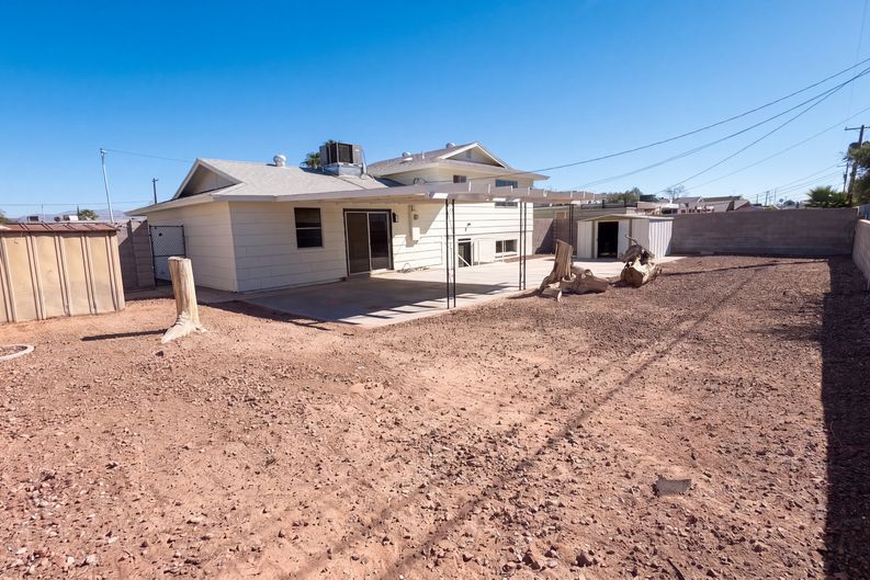 Photo 5 of 37 of 6121 Jones Cir, Las Vegas, NV