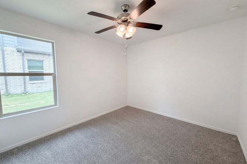 Photo 10 of 16 of 13592 Gunsmoke Ln, Cresson, TX