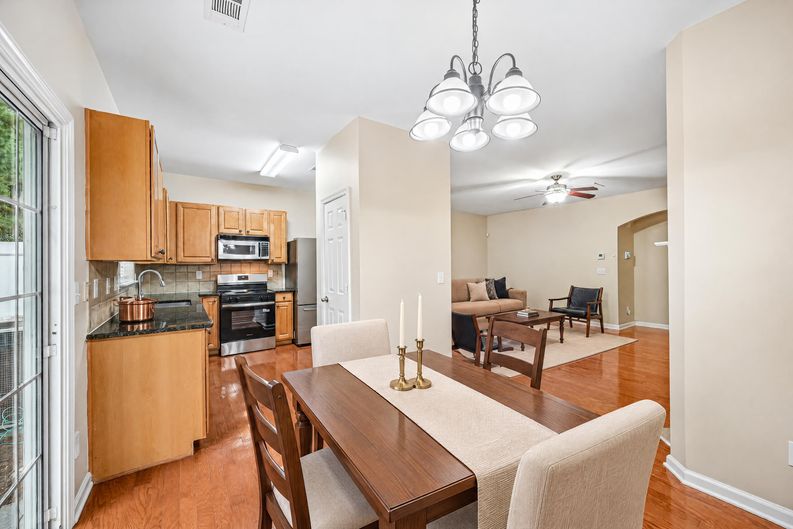 Photo 5 of 27 of 2061 Meadow Peak Rd, Duluth, GA
