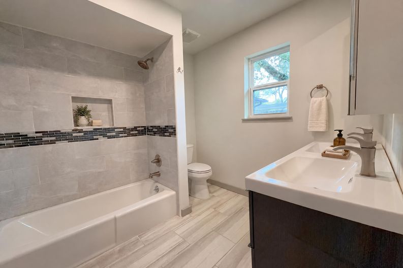 Photo 10 of 19 of 10726 Sugar Hill Dr, Houston, TX
