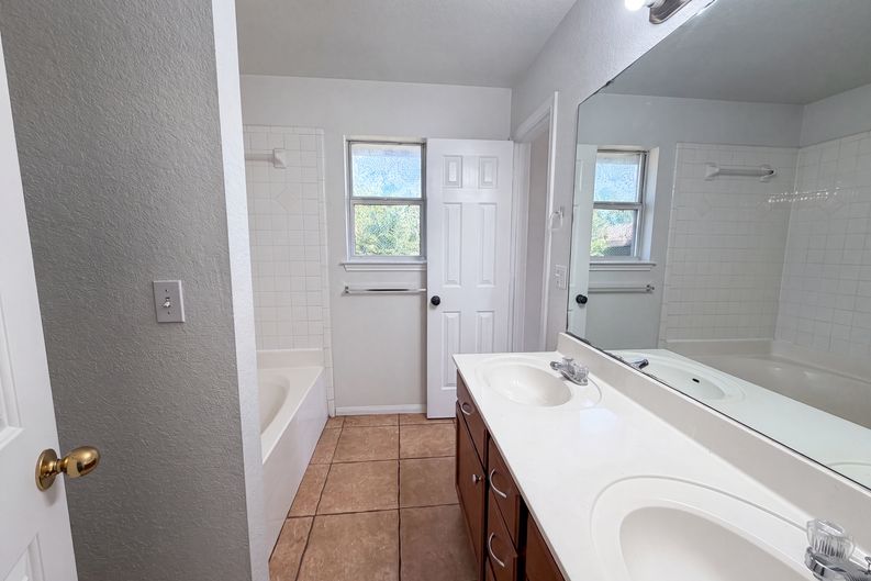 Photo 9 of 19 of 507 Abu Bakar Dr, Killeen, TX