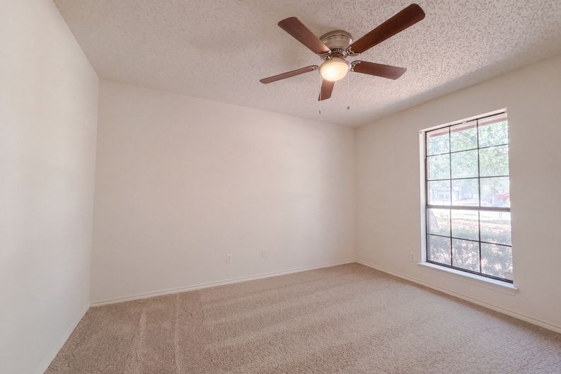 Photo 10 of 19 of 5126 Eagle Nest Dr, Arlington, TX