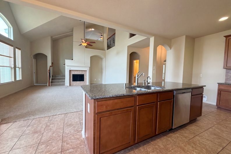 Photo 9 of 25 of 4710 Autumn Pine Ln, Houston, TX
