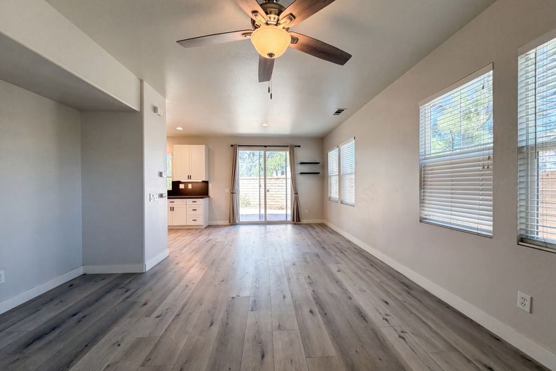 Photo 3 of 24 of 29206 Rio Lobo Way, Valencia, CA