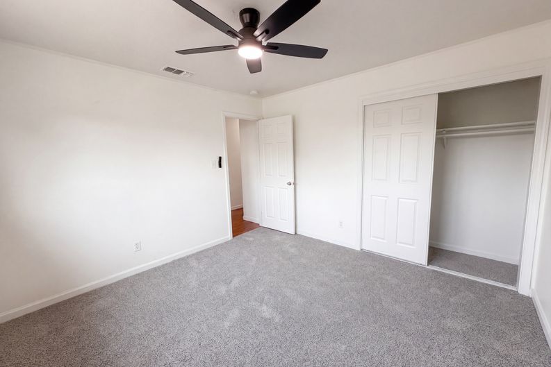 Photo 12 of 22 of 7550 Tamoshanter Way, Sacramento, CA