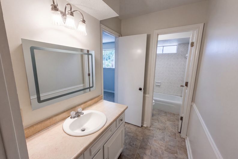 Photo 14 of 18 of 4824 Berridge Ln, Dallas, TX