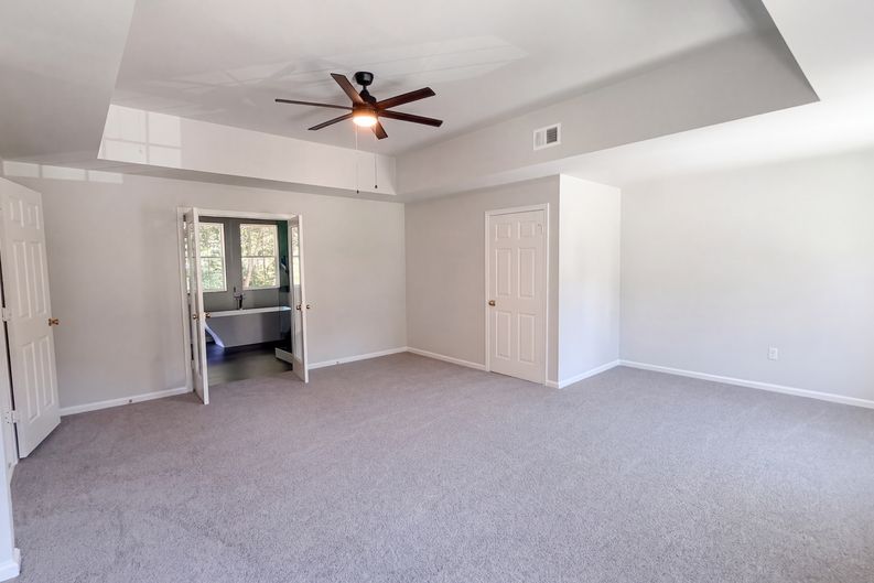 Photo 4 of 23 of 6226 Dumont Ln, Charlotte, NC