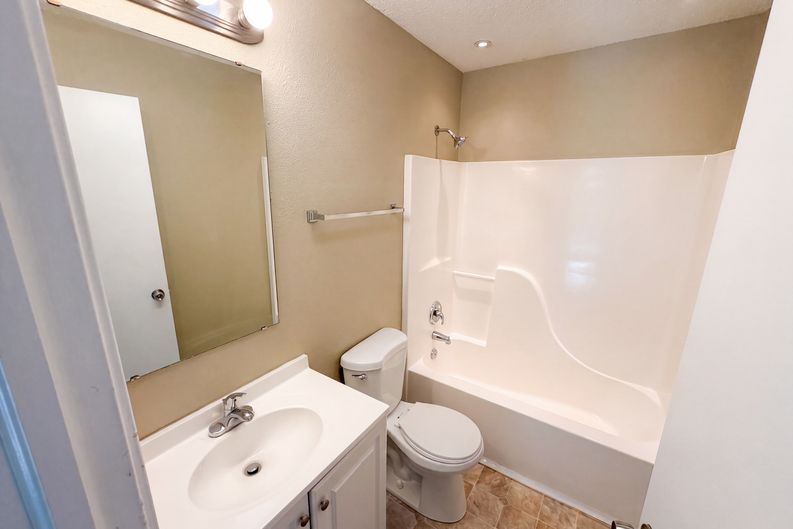 Photo 17 of 35 of 11307 Narrowleaf Dr, Indianapolis, IN
