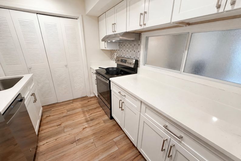 Photo 14 of 24 of 1013 Dunbar Dr, Atlanta, GA