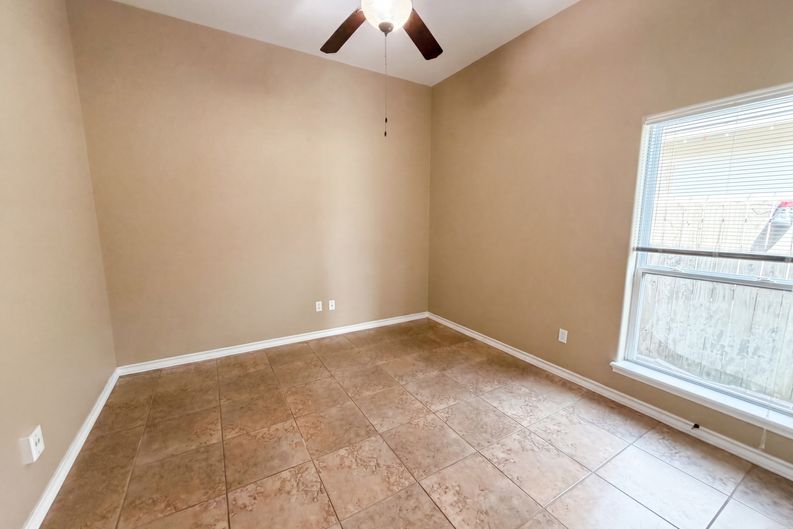 Photo 13 of 18 of 6906 King George Pl, Corpus Christi, TX