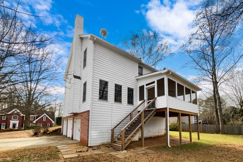 Photo 11 of 68 of 1370 Providence Dr, Lawrenceville, GA