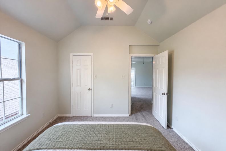 Photo 20 of 28 of 5821 Starboardway Dr, Fort Worth, TX