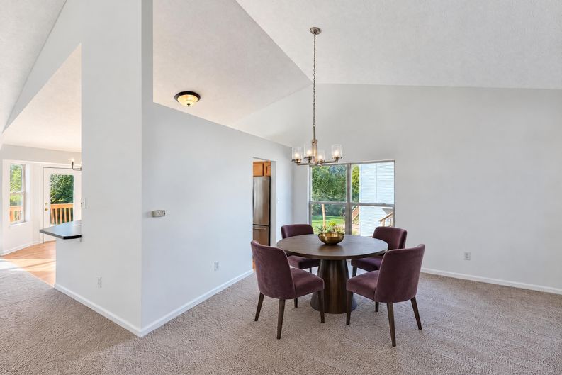 Photo 6 of 28 of 9113 Tenor Way, Indianapolis, IN
