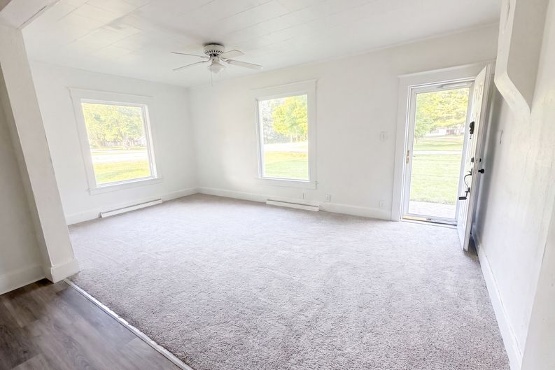 Photo 6 of 22 of 508 E Sigler St, Hebron, IN