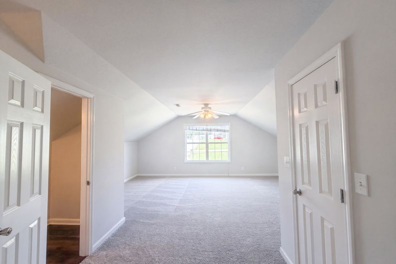 Photo 18 of 24 of 3148 Brook Hill Dr, Clarksville, TN