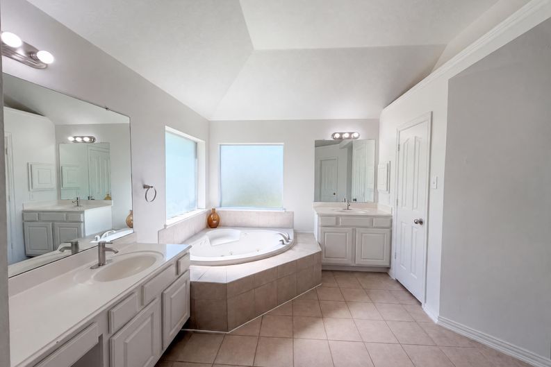 Photo 17 of 31 of 3307 Wolf Ct, Pearland, TX