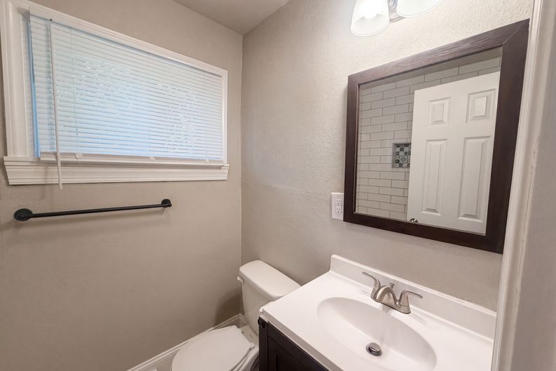 Photo 16 of 18 of 1428 Futrelle Dr, High Point, NC