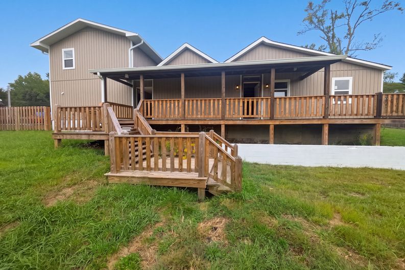 Photo 5 of 32 of 576 Stanley St, Oneida, TN